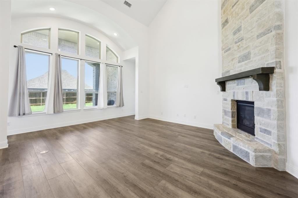 4101 Hawthorn Dr - Photo 3 of 40