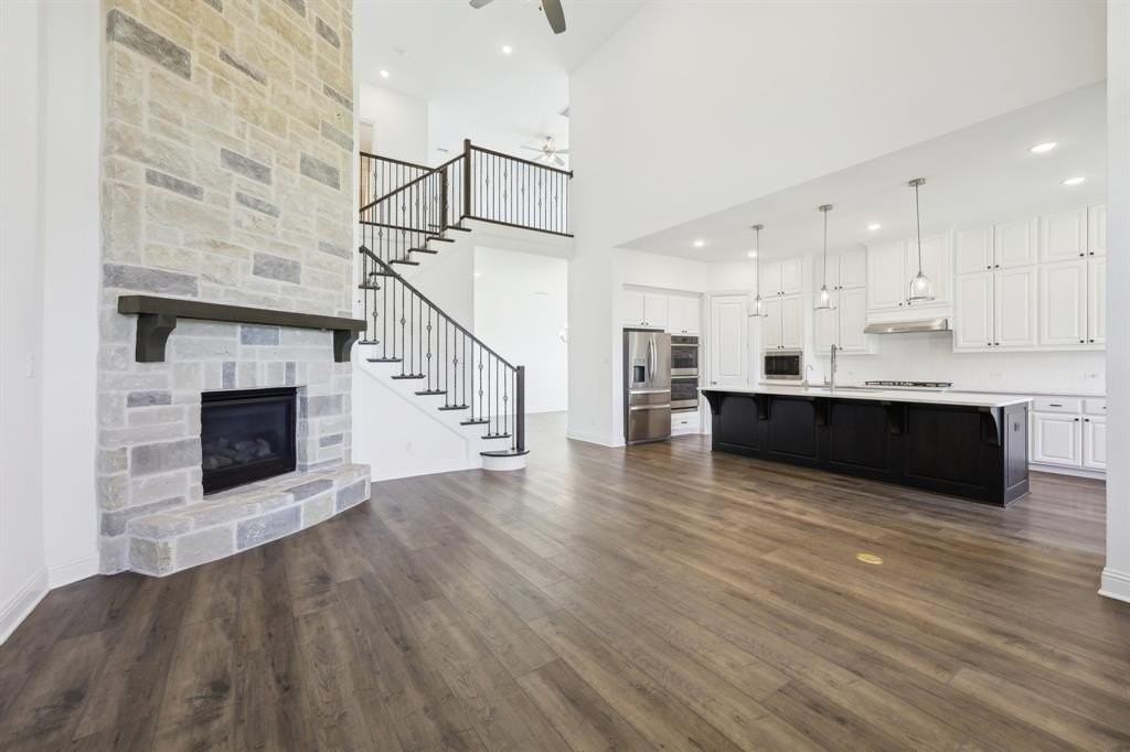 4101 Hawthorn Dr - Photo 5 of 40