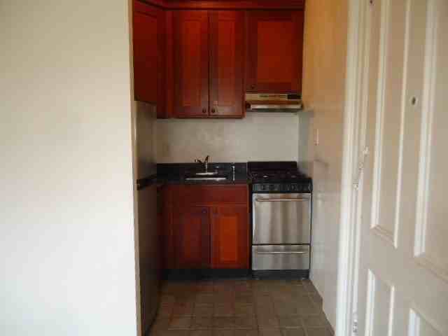 250 Carlton Ave #5 - Photo 5 of 6