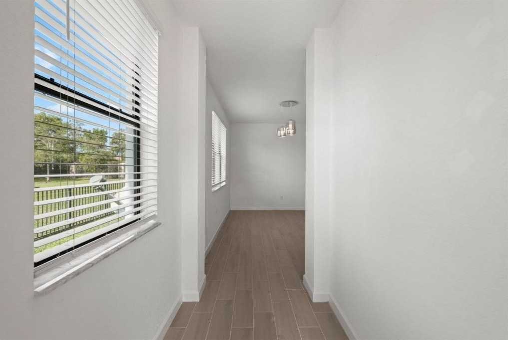 12772 Anthorne Ln - Photo 3 of 32