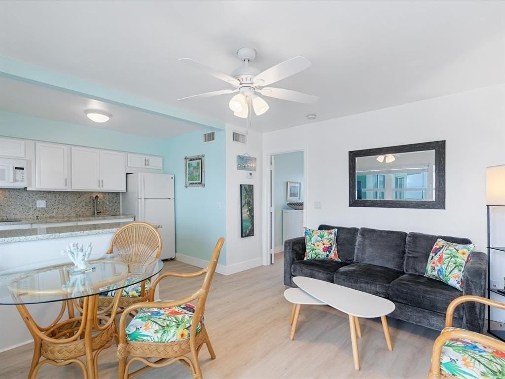 2600 N Surf Rd #302 - Photo 5 of 35