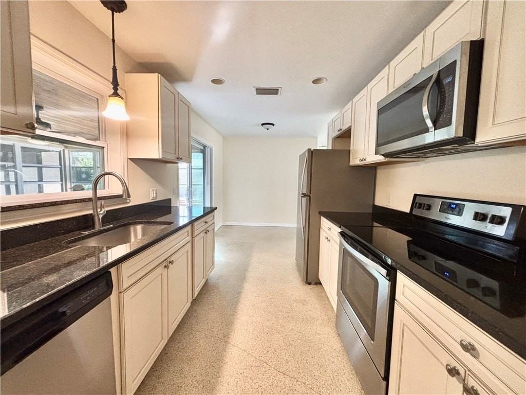 730 17th Ave - Photo 3 of 16