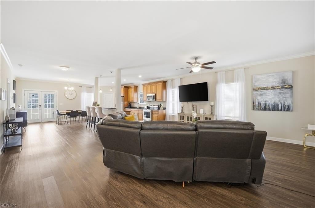 1021 Joyce St - Photo 7 of 49