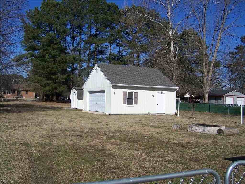 56 Crescent Dr - Photo 4 of 8