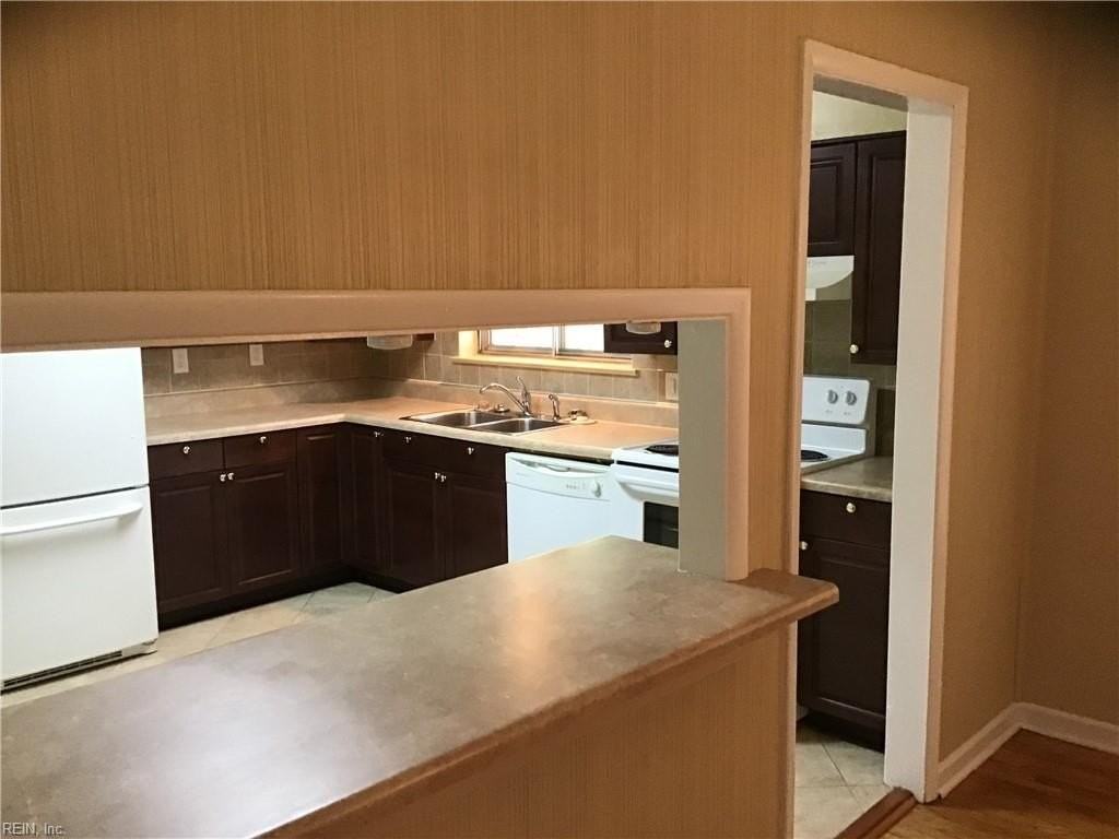 1029 Fairlawn Ave - Photo 3 of 12