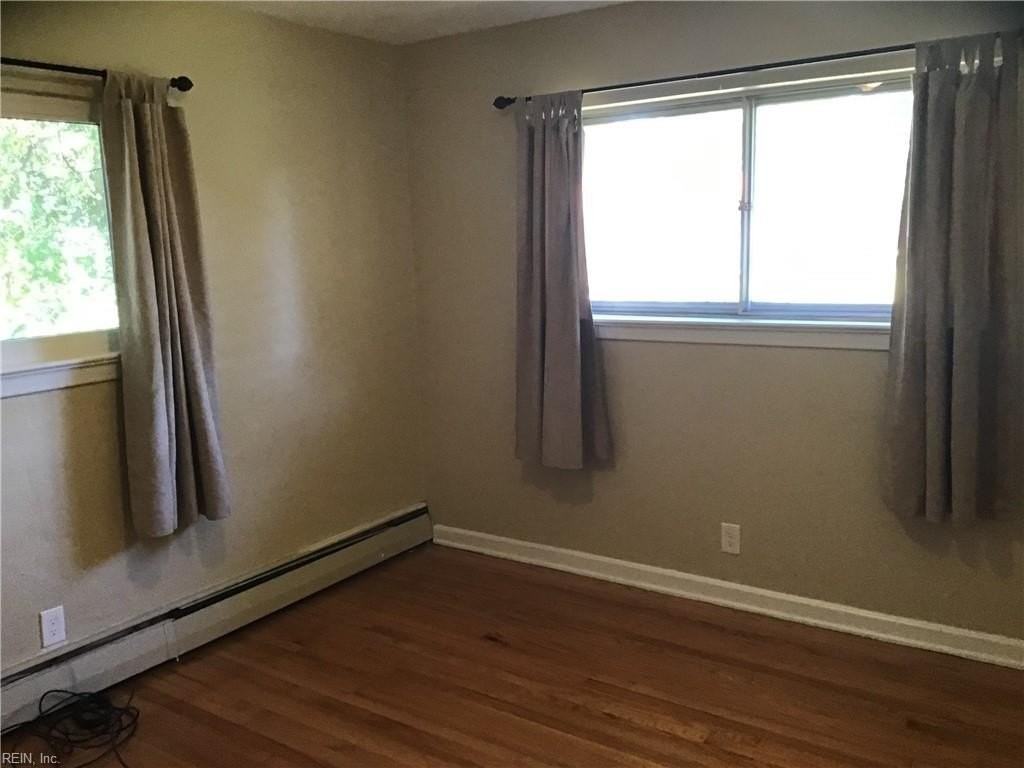 1029 Fairlawn Ave - Photo 7 of 12