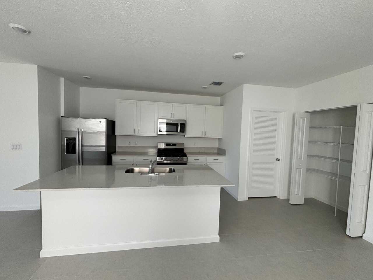 Nw Sweetwood Dr - Photo 5 of 29