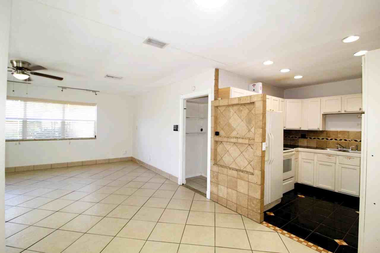 100 Se Celestia Ct - Photo 5 of 16