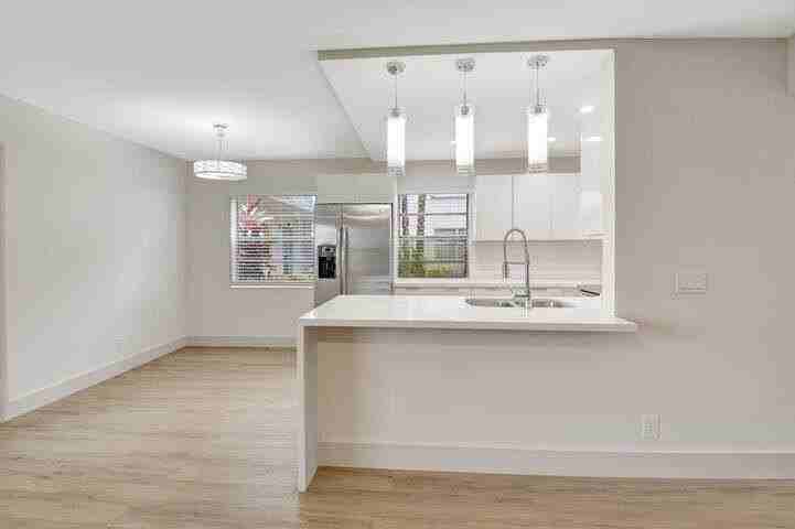 725 Burgundy P - Photo 4 of 34