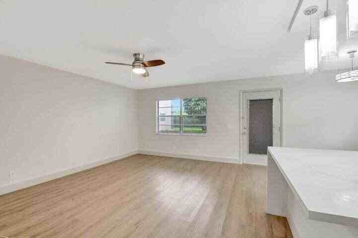 725 Burgundy P - Photo 6 of 34