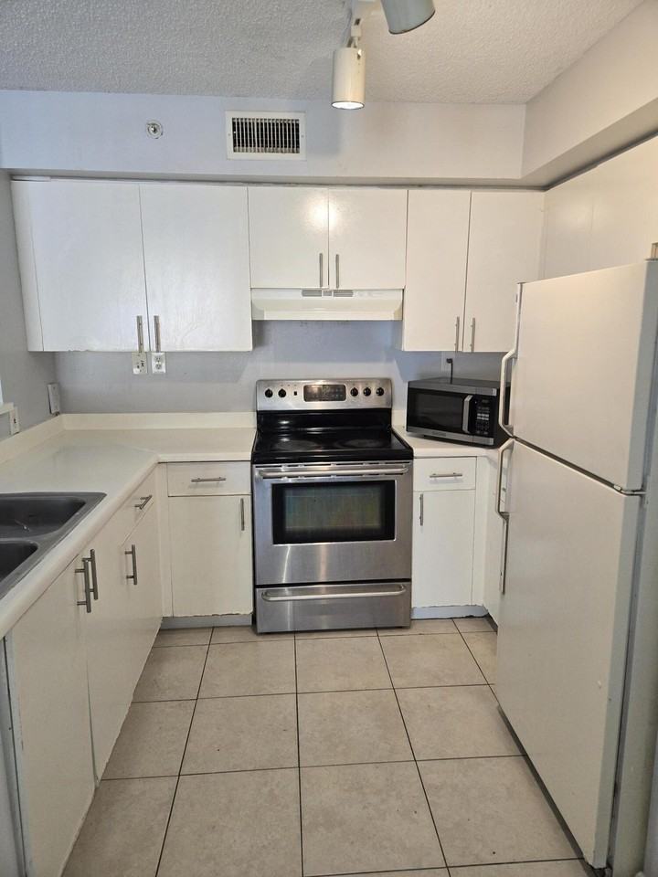 7832 Sonoma Springs Cir #105 - Photo 3 of 18