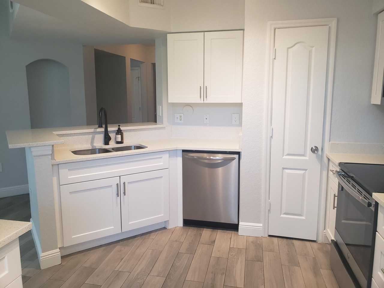 909 Belmont Pl #909 - Photo 2 of 26