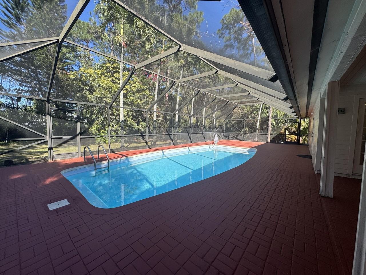 13843 Temple Blvd - Photo 3 of 24