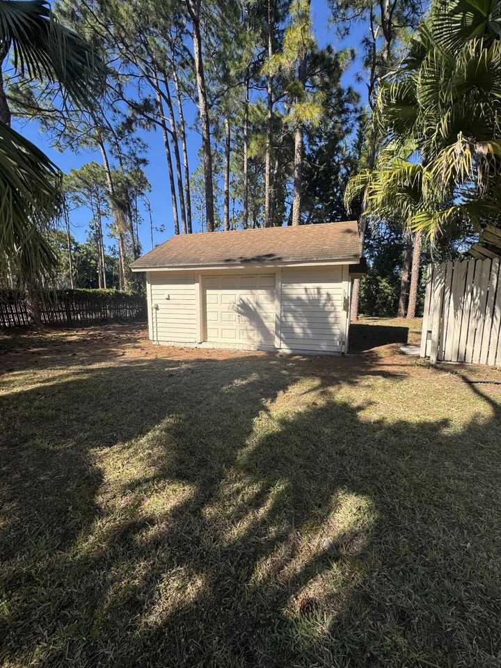 13843 Temple Blvd - Photo 4 of 24