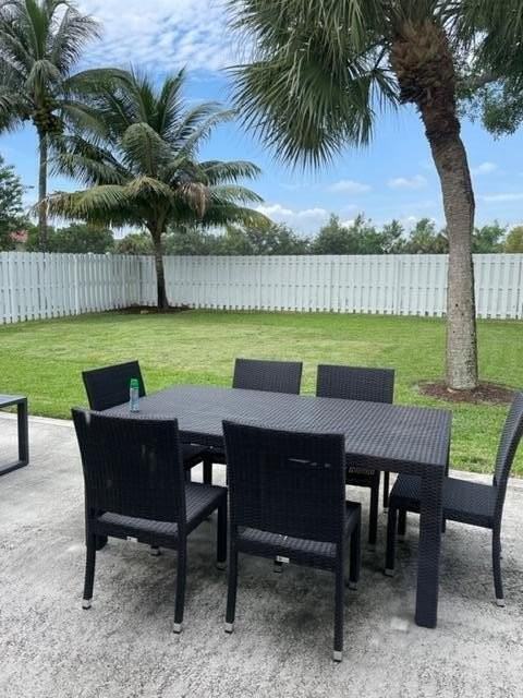 7891 Manor Forest Blvd - Photo 4 of 33