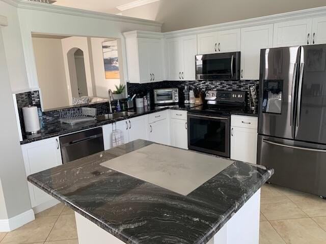 7891 Manor Forest Blvd - Photo 5 of 33