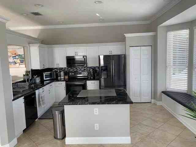 7891 Manor Forest Blvd - Photo 6 of 33