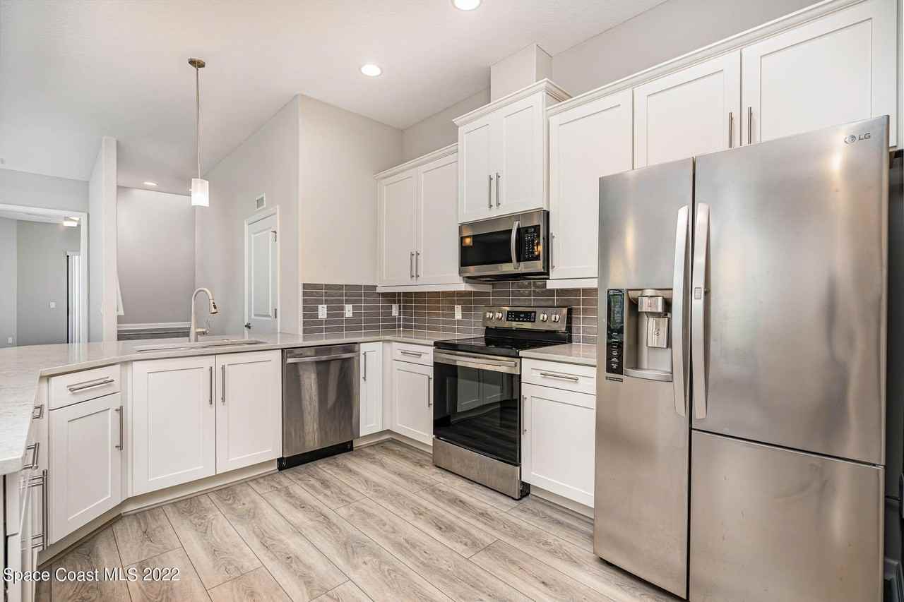 700 Lanai Cir - Photo 3 of 16