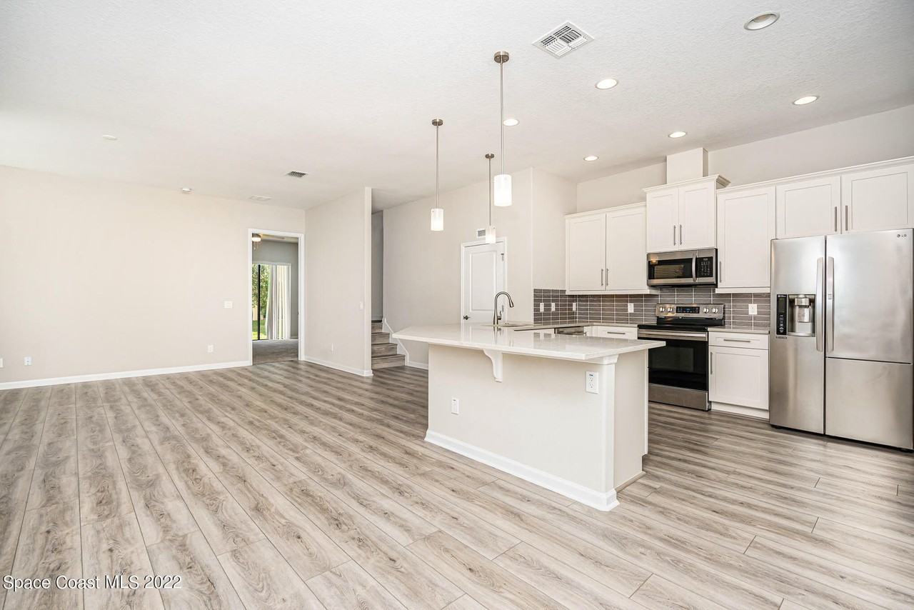 700 Lanai Cir - Photo 4 of 16