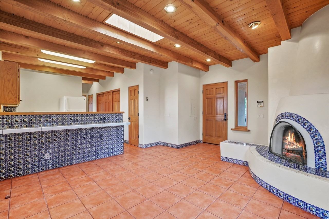 1060 Bishops Lodge Rd - Photo 6 of 17