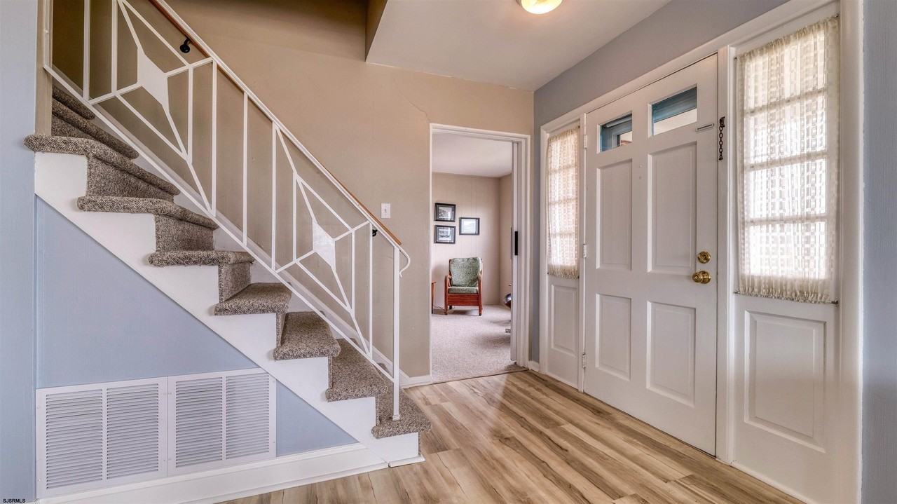 108 S Newark Ave - Photo 6 of 50