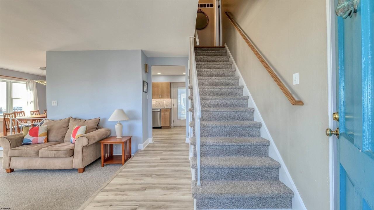 108 S Newark Ave - Photo 7 of 50