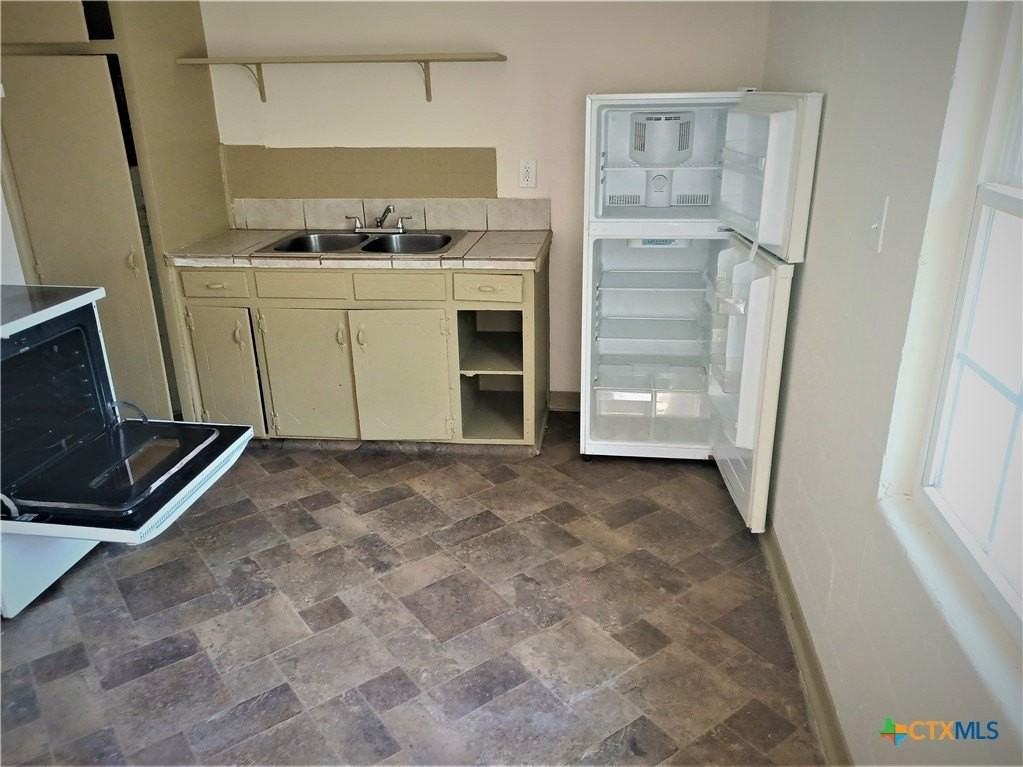 307 E Bryce Dr - Photo 4 of 9