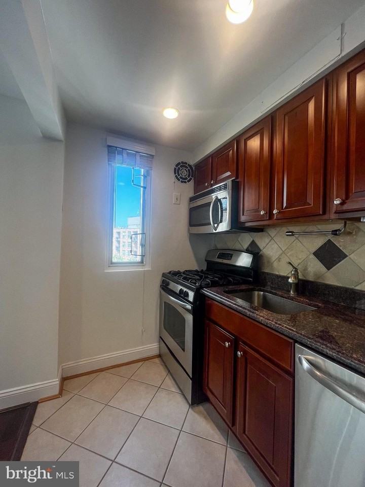 1727 Massachusetts Ave Nw Unit 819 #819 - Photo 4 of 35