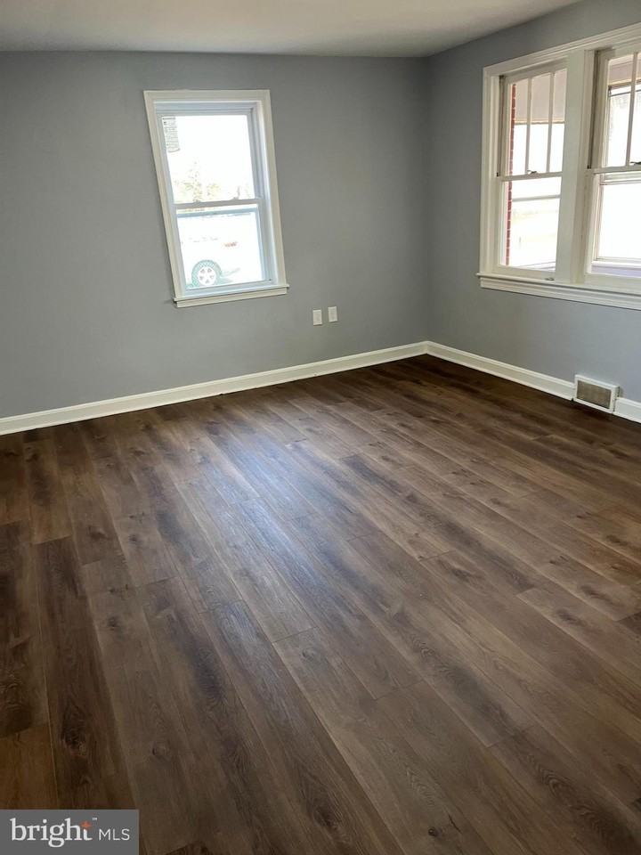 7844 Clark Station Rd - Photo 5 of 29