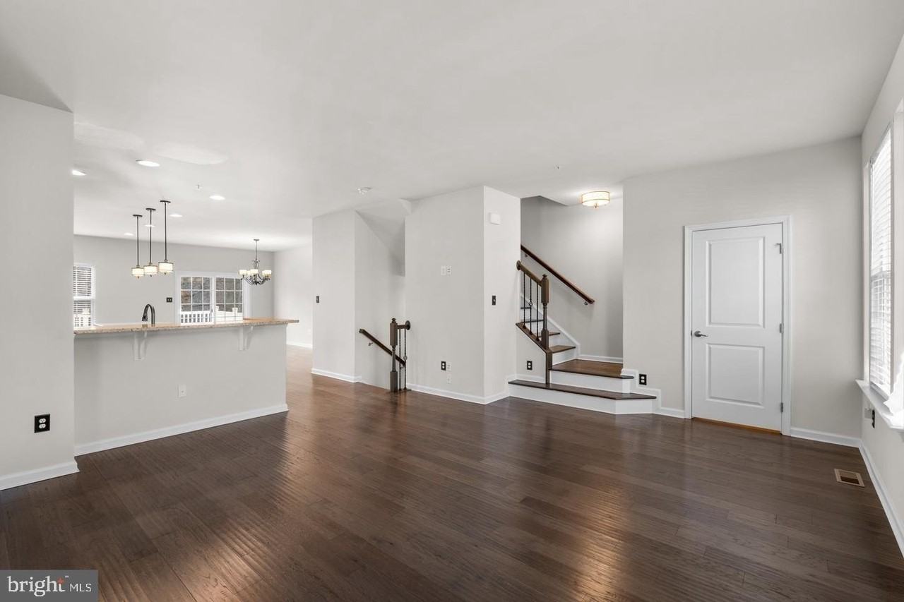 9542 Watts Rd - Photo 4 of 37