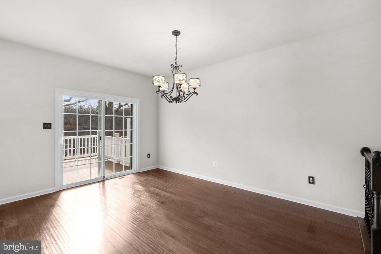 9542 Watts Rd - Photo 6 of 37