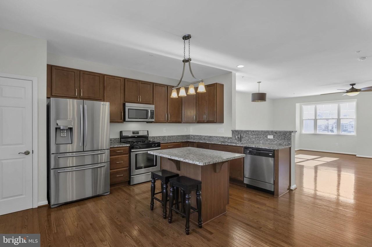 592 Burr Oak Ct - Photo 2 of 22