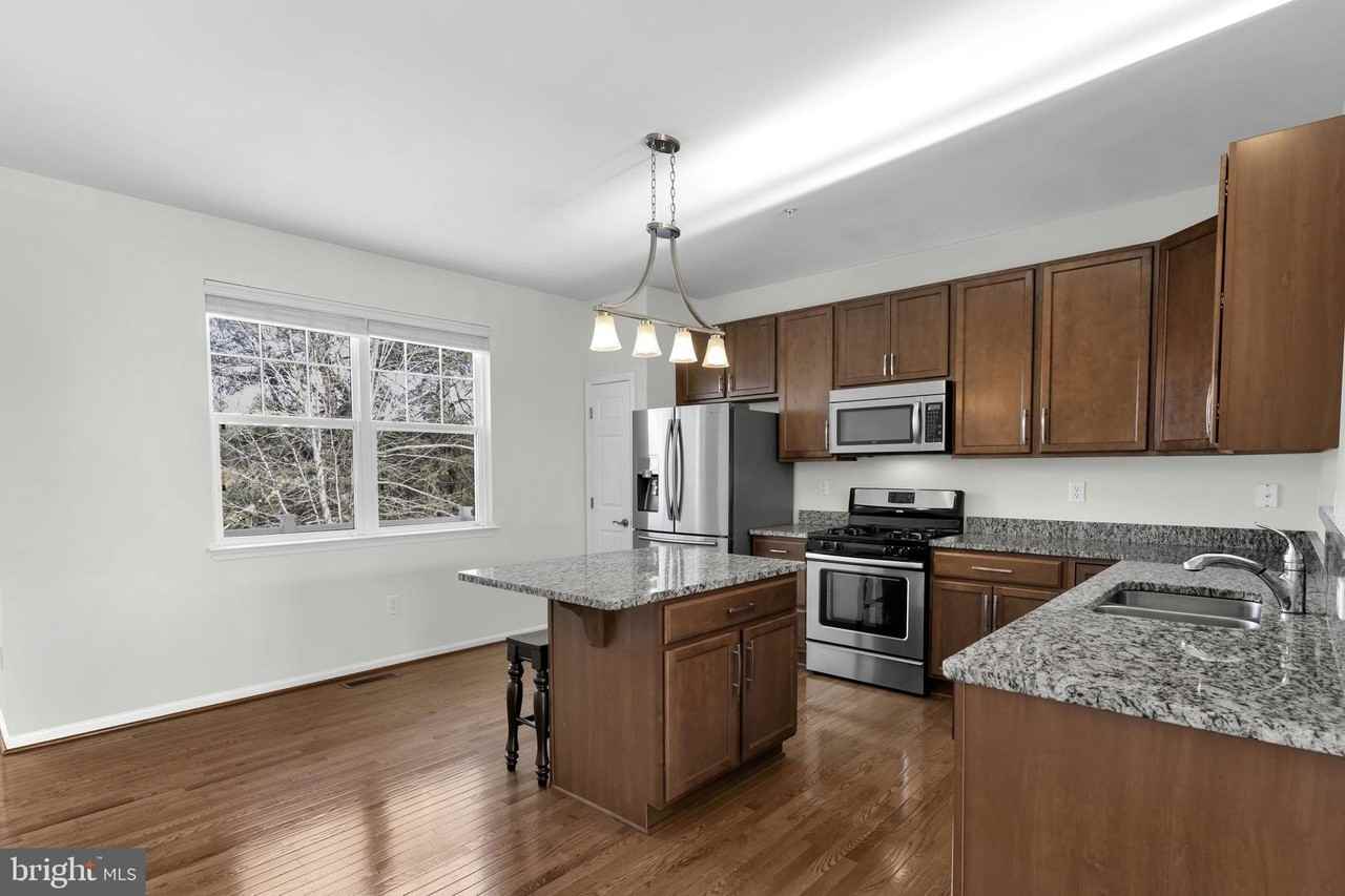 592 Burr Oak Ct - Photo 3 of 22