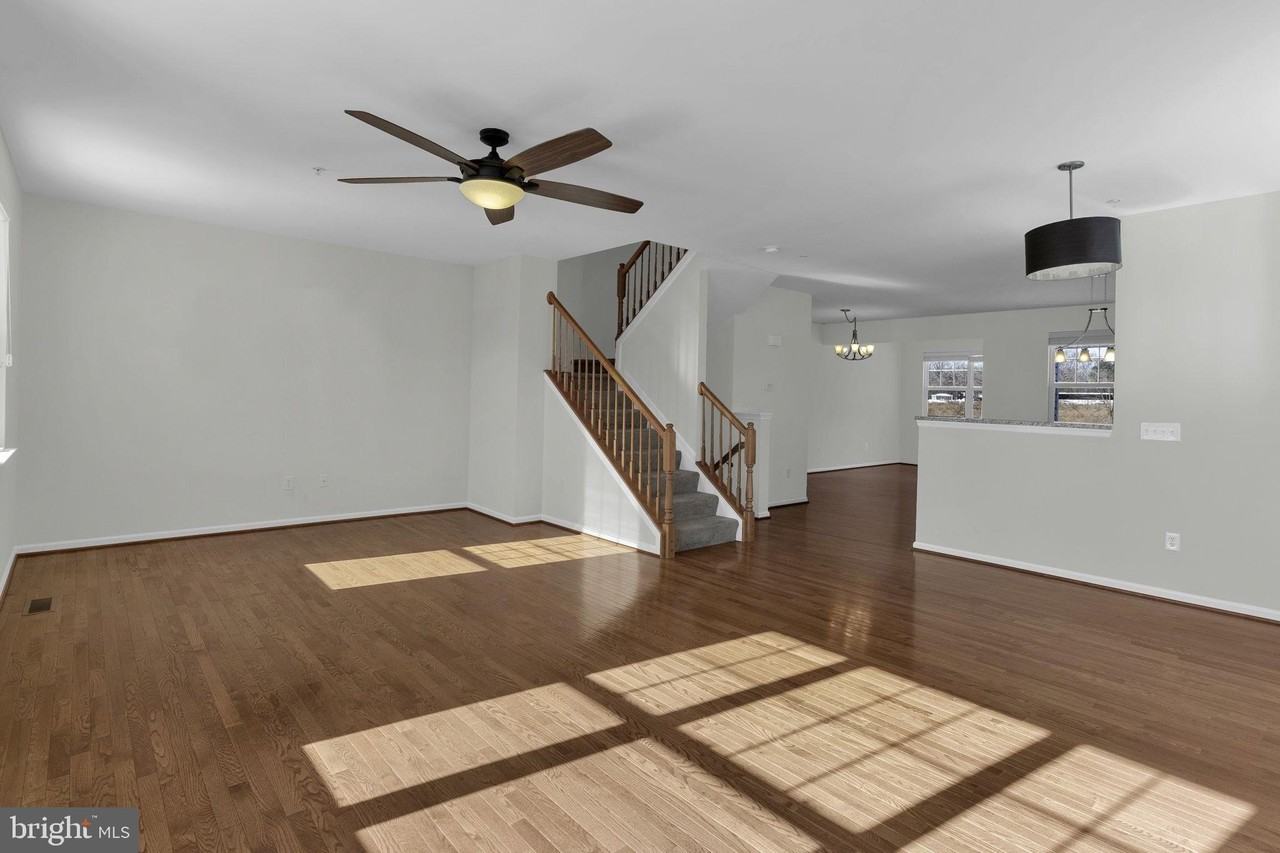 592 Burr Oak Ct - Photo 6 of 22