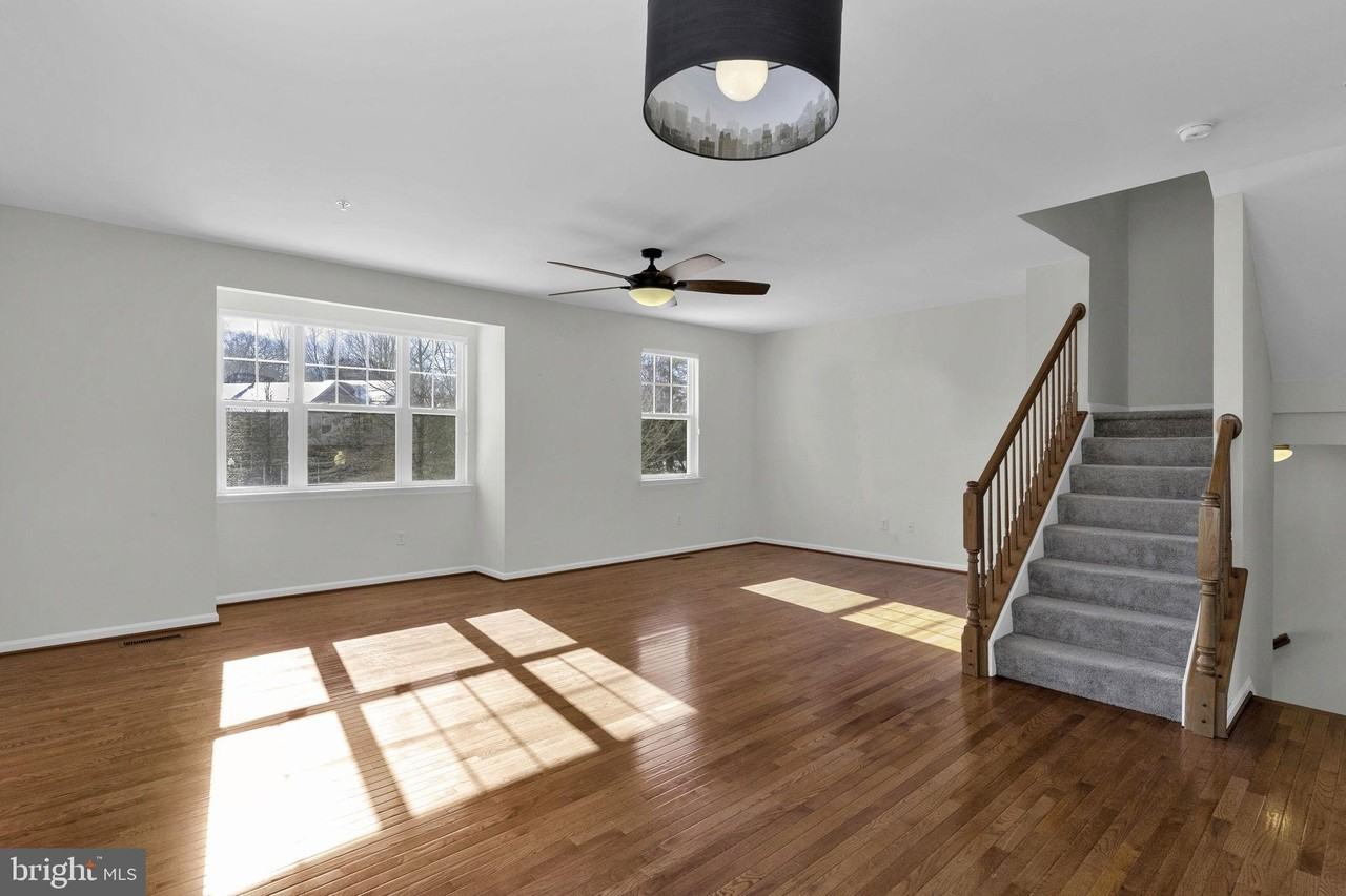 592 Burr Oak Ct - Photo 7 of 22