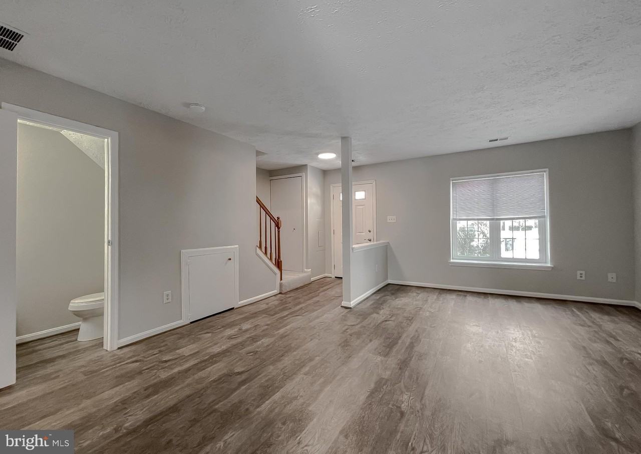 4232 Drake Ct - Photo 4 of 25