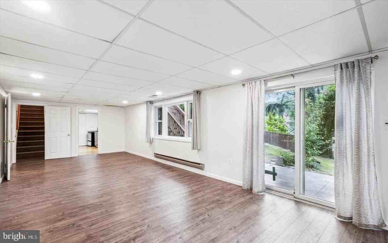 9321B Saint Andrews Pl - Photo 2 of 13