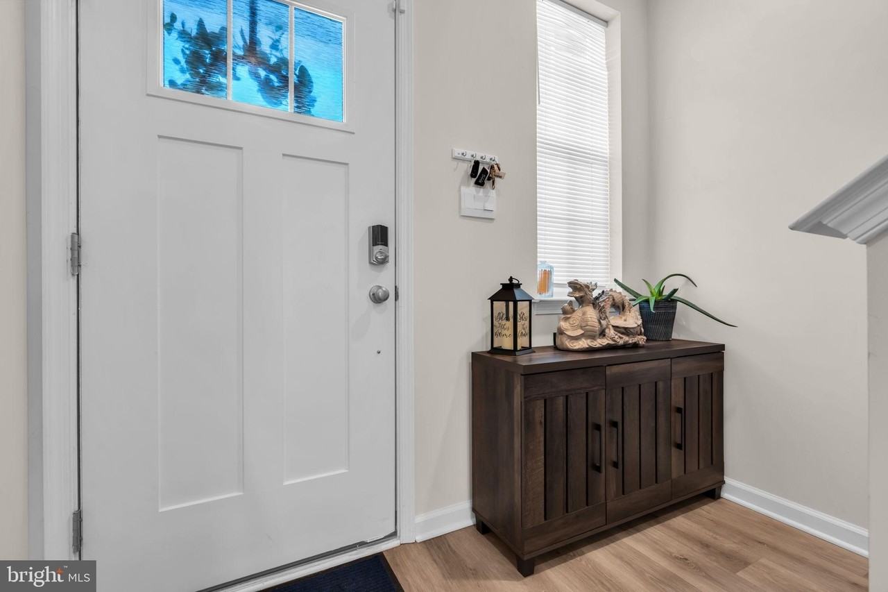 33 Alexander Way - Photo 5 of 35