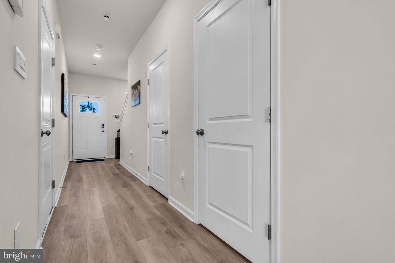 33 Alexander Way - Photo 6 of 35