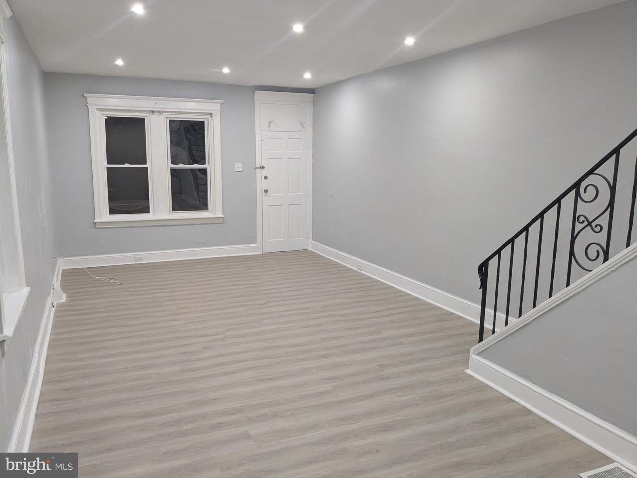 1168 Mechanic St - Photo 3 of 20