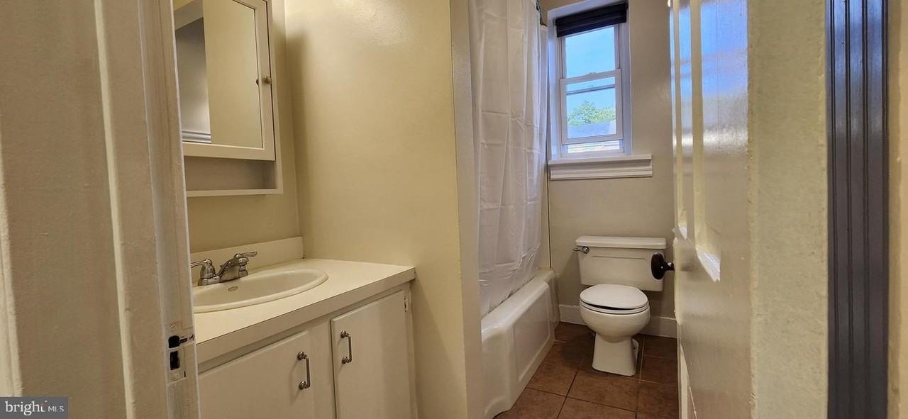 51 N Hellertown Ave - Photo 6 of 13