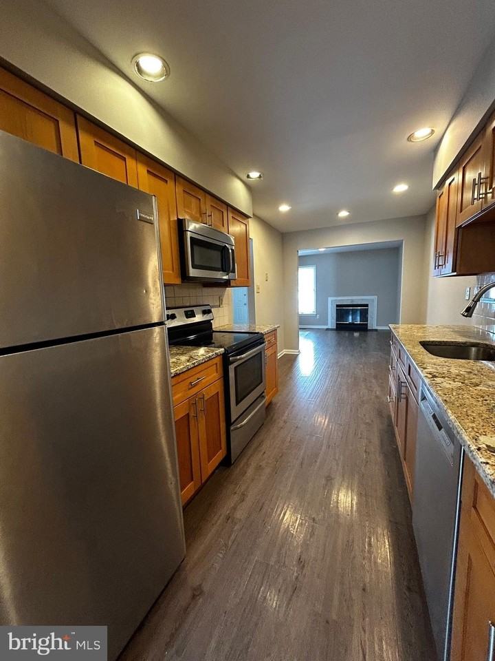 103 S Village Ave - Photo 2 of 18