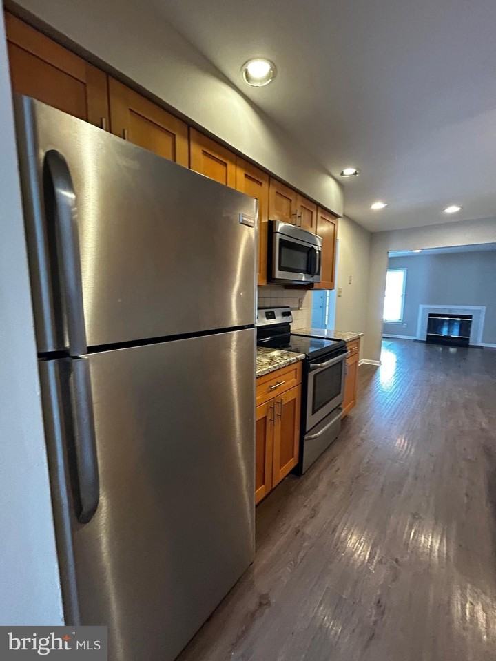 103 S Village Ave - Photo 5 of 18