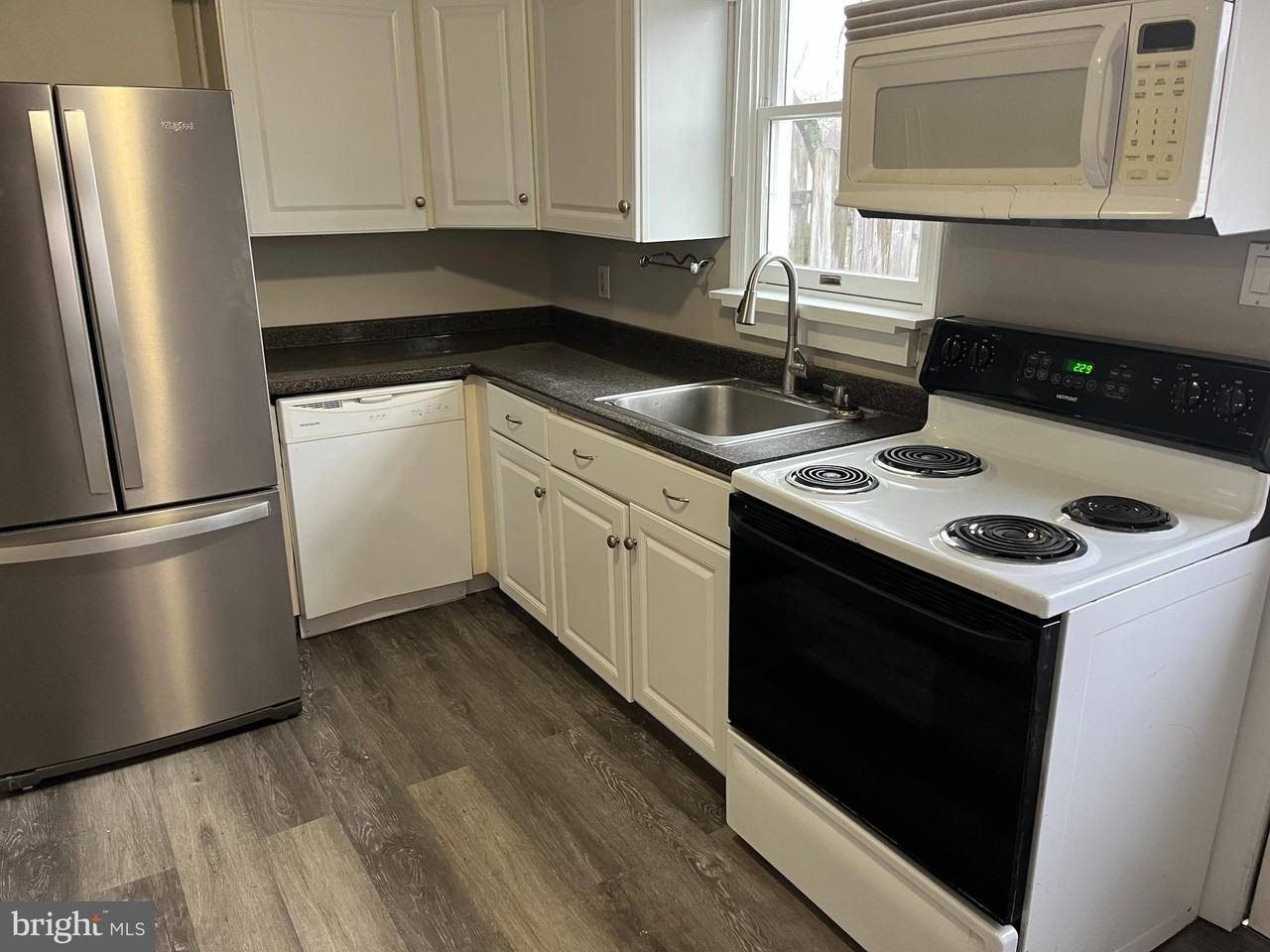 394 E Nields St - Photo 2 of 12