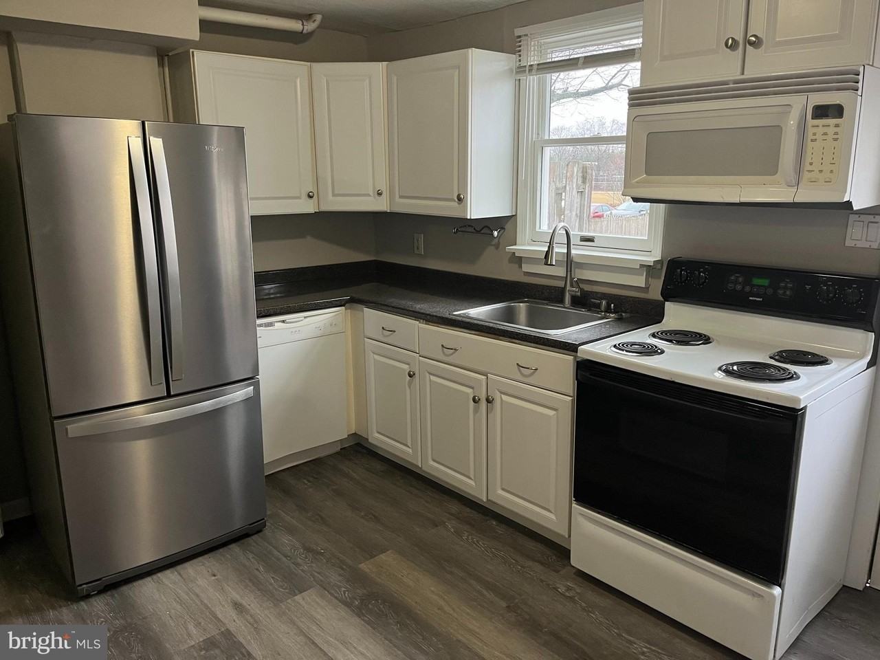 394 E Nields St - Photo 3 of 12