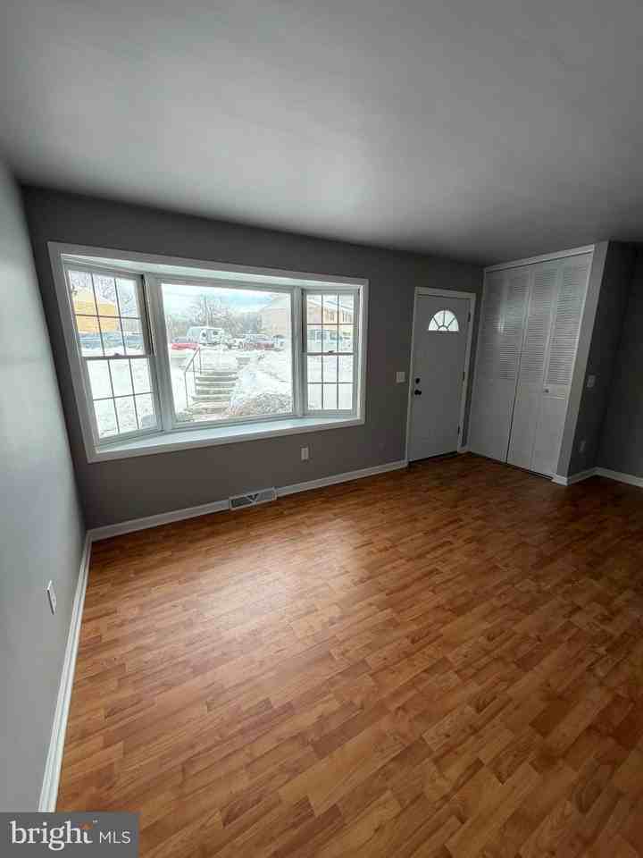 1243 Peggy Dr - Photo 3 of 26