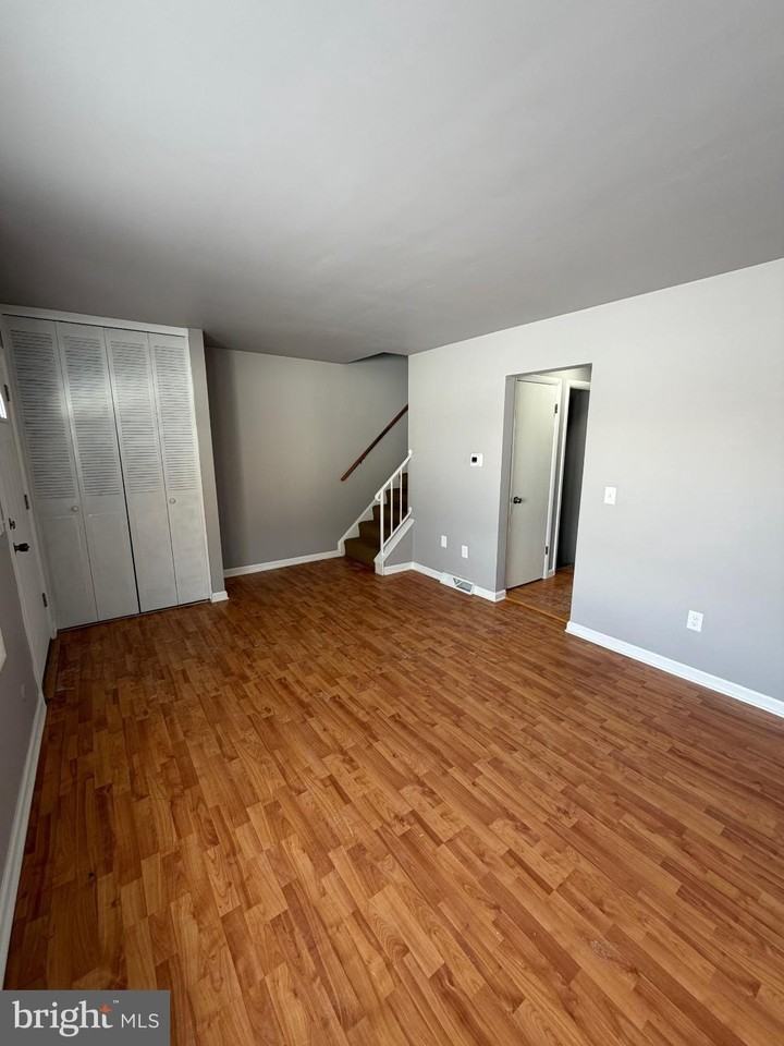 1243 Peggy Dr - Photo 4 of 26