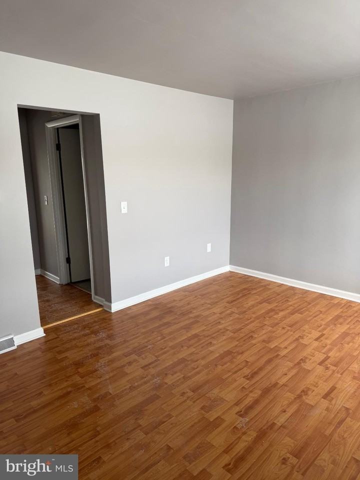 1243 Peggy Dr - Photo 5 of 26