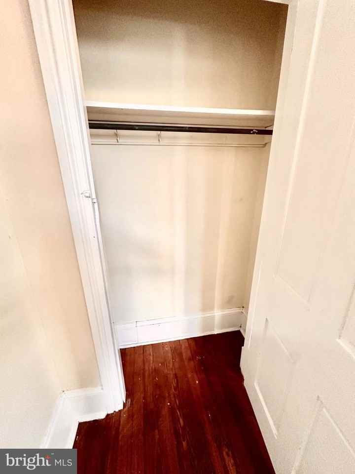 124 E Pomona St Apt 2 #2 - Photo 3 of 10