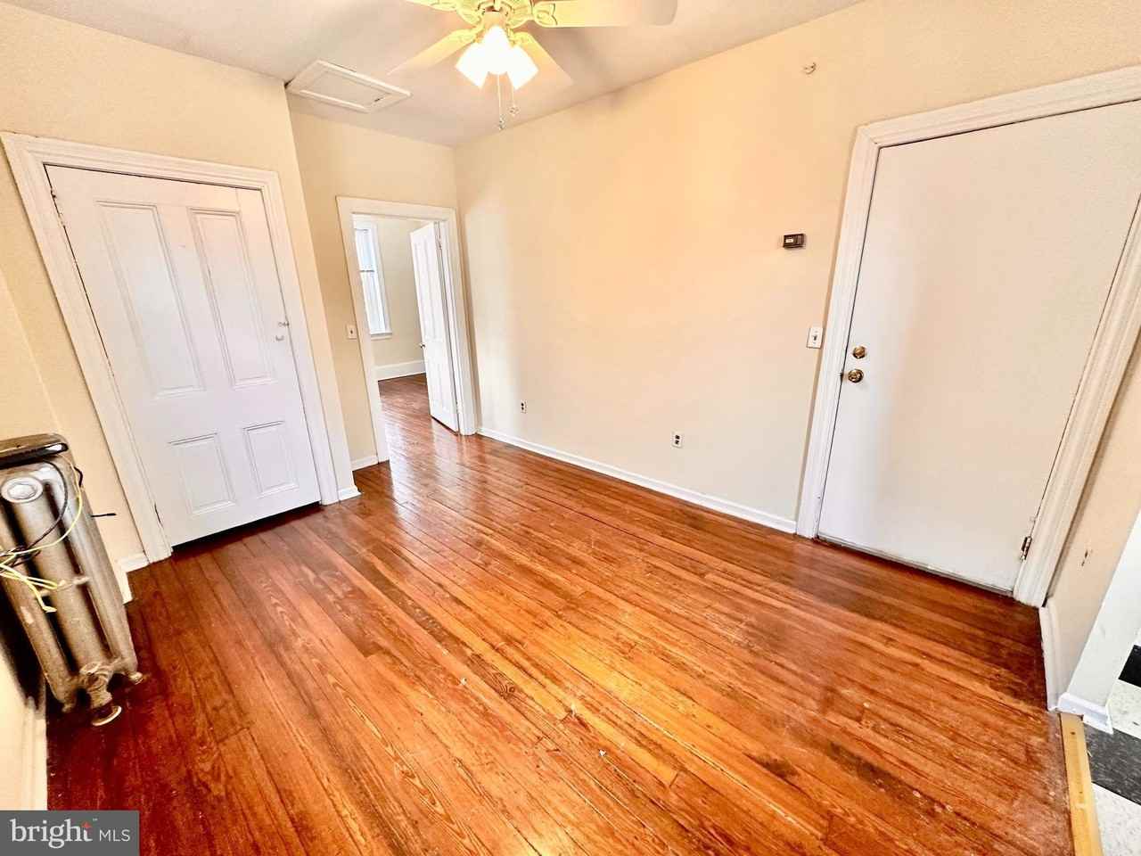 124 E Pomona St Apt 2 #2 - Photo 4 of 10